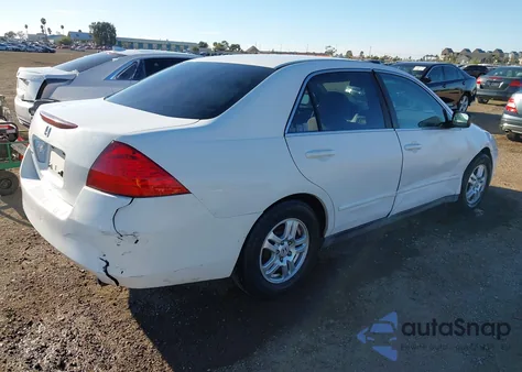 2006 Honda Accord 2.4 Lx z USA, uszkodzony, nr VIN 1HGCM56476A024034